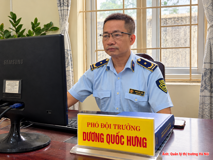 Ông Dương Quốc Hưng, Phó Đội trưởng Đội Quản lý thị trường số 10, Chi cục Quản lý thị trường Hà Nội.