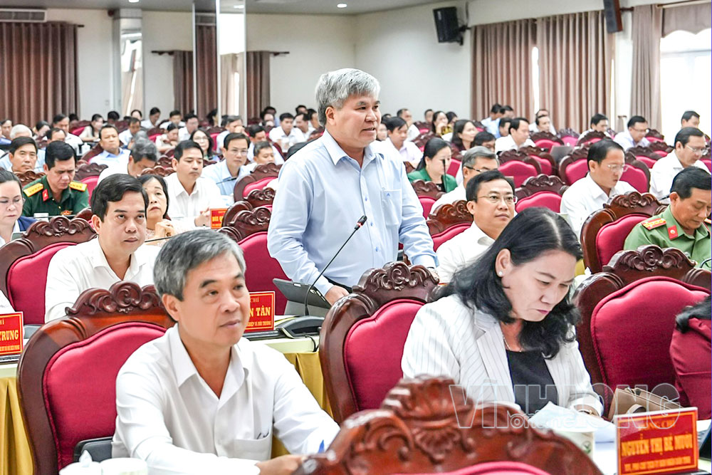 Đại biểu thảo luận tại hội trường Hội nghị lần thứ 6 Ban Chấp hành Đảng bộ tỉnh. Ảnh: HẢI YẾN