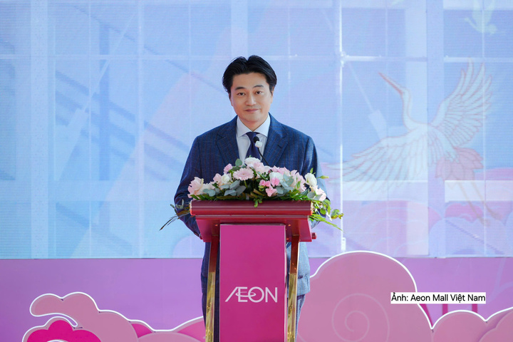 Ông Tezuka Daisuke, Thành viên Ban Điều hành Tập đoàn AEON, Trưởng đại diện Tập đoàn AEON tại Việt Nam kiêm Tổng Giám đốc AEON Việt Nam chia sẻ tại buổi lễ