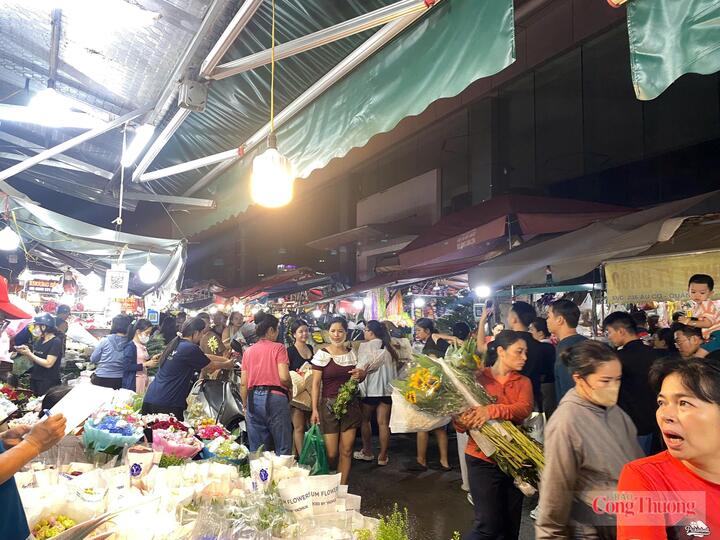Chợ hoa Quảng An trước thềm ngày 20/10.